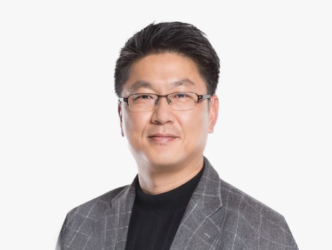 Formal portrait of Mr. Jinman Han