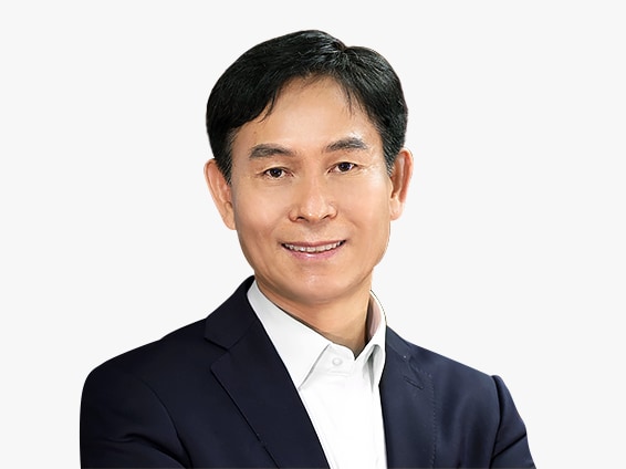 Formal portrait of Mr. Yong-In Park