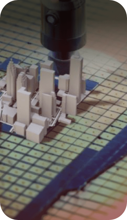 半導体ウェハ上にミニチュア都市景観を作り出す微細加工プロセスの詳細クローズアップ画像。