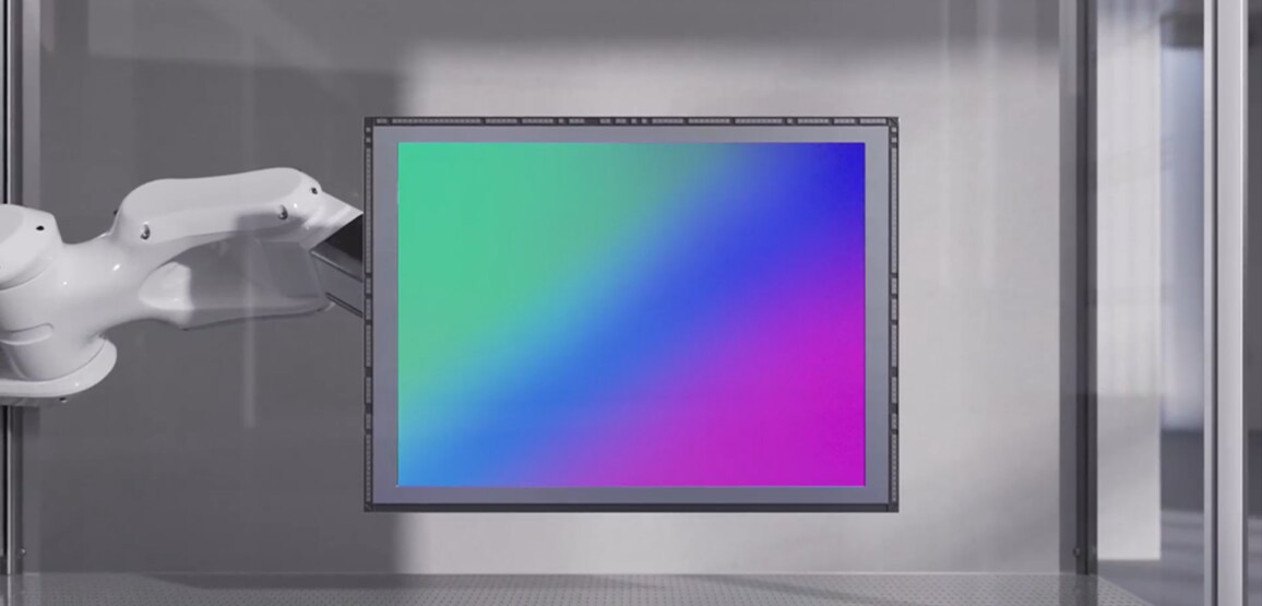 Samsung Pixel Technology delivers sharp and detailed images with the industry's smallest 0.56μm camera pixels.