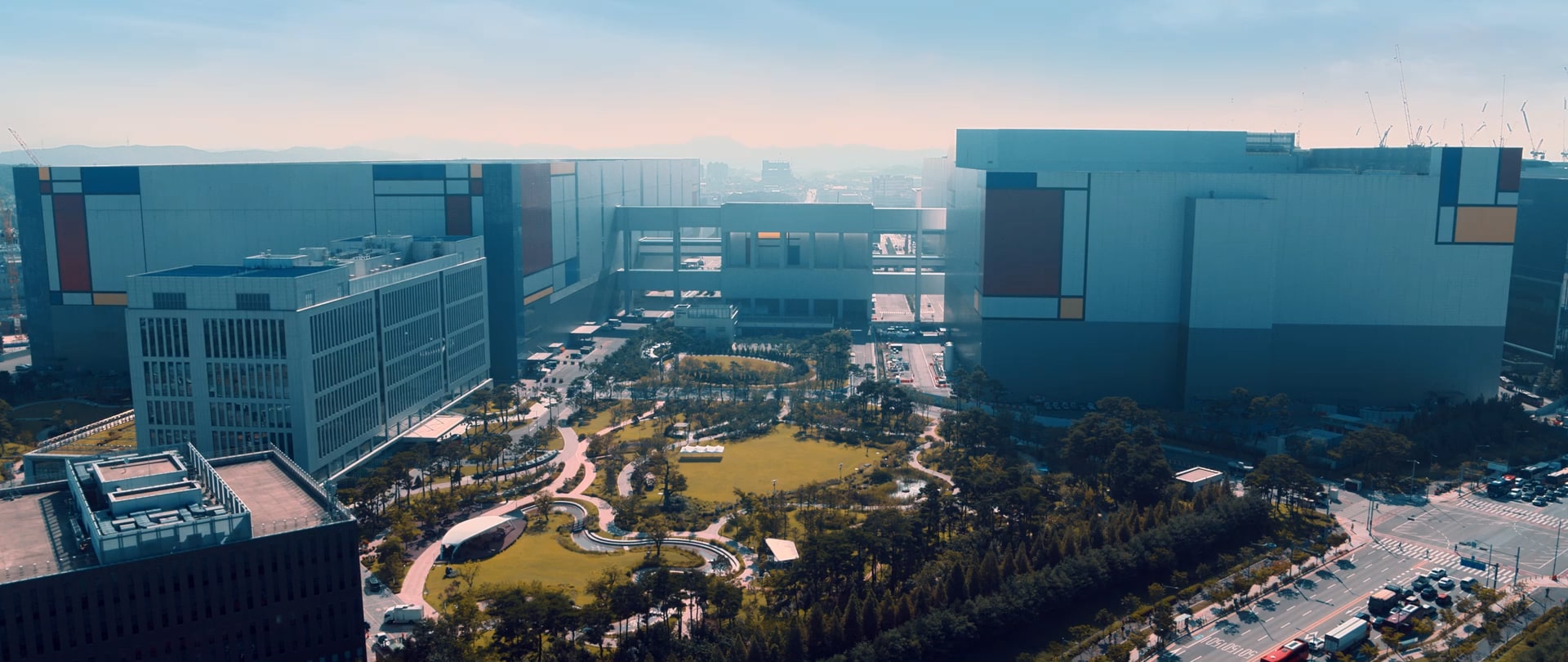 Pyeongtaek Campus of Samsung Semiconductor, creating sustainable future value with innovation technology